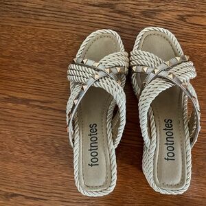 Footnotes brand “Clem” wedge slide